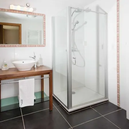 Apartmán Komfortable In Mit Suedterrasse By Interhome