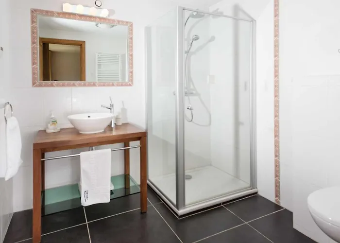 Apartamento Komfortable In Mit Suedterrasse By Interhome